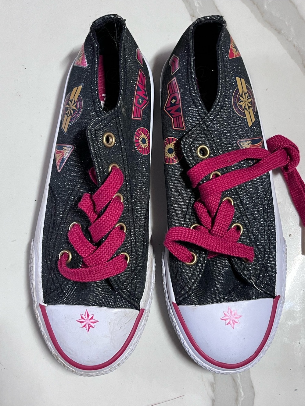 Marvel Captain Marvel Girls Size 2 Black Glitter Canvas Sneakers Pink Laces